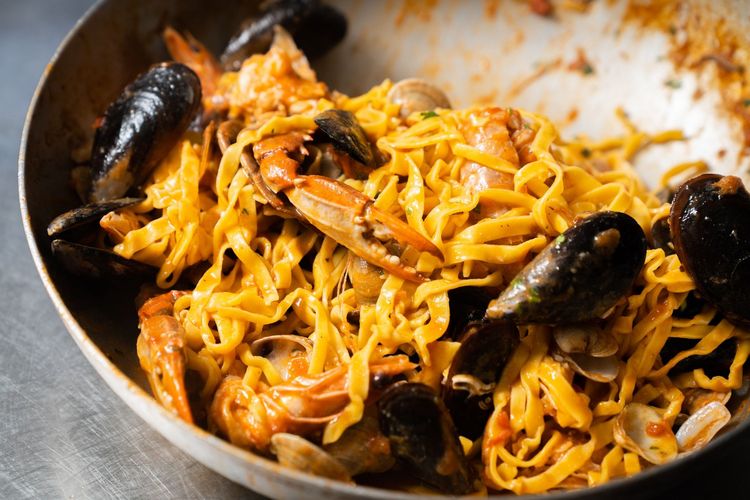 Taste seafaring flavors that warm the heart