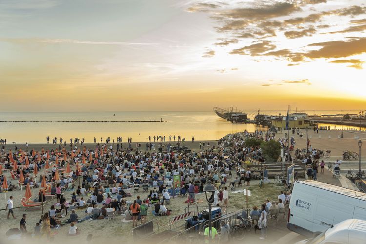 CONCERTI ALL'ALBA SULLA SPIAGGIA DI CESENATICO