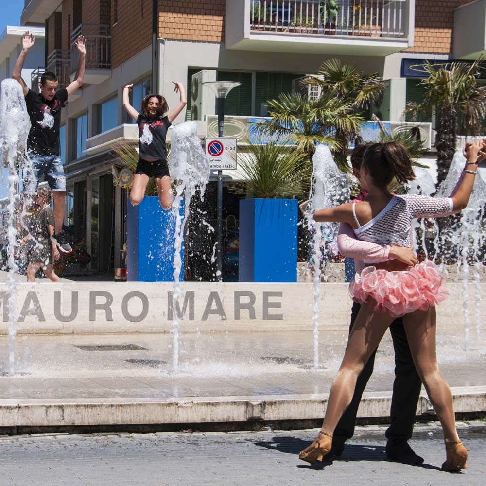Piazza Battisti fountain